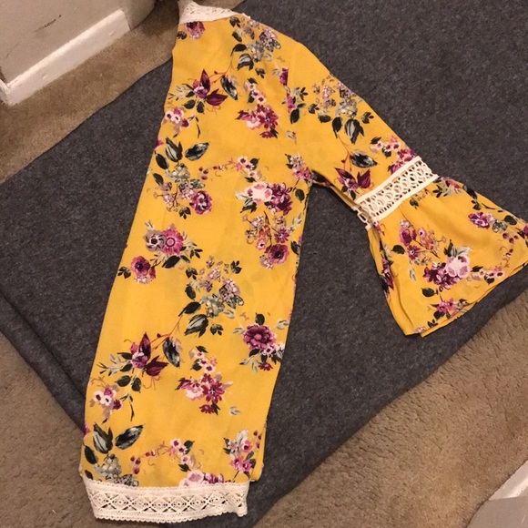 NOBO Floral Yellow Medium 
One-Piece Kimono Cardigan with Lace Trim - Picture 6 of 9